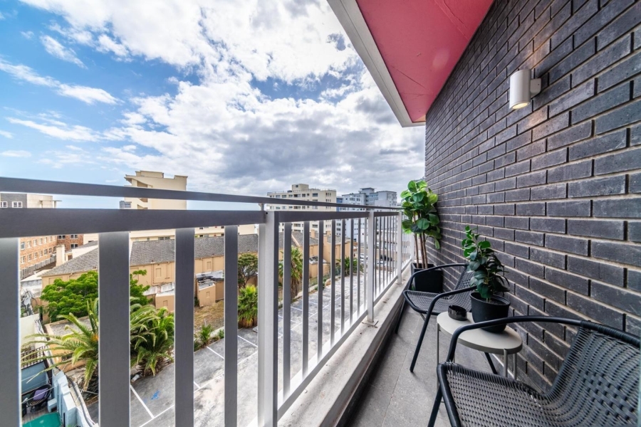 2 Bedroom Property for Sale in Sea Point Western Cape